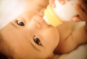 تغذیه کودک شیرخوار در مادر مبتلا به کرونا